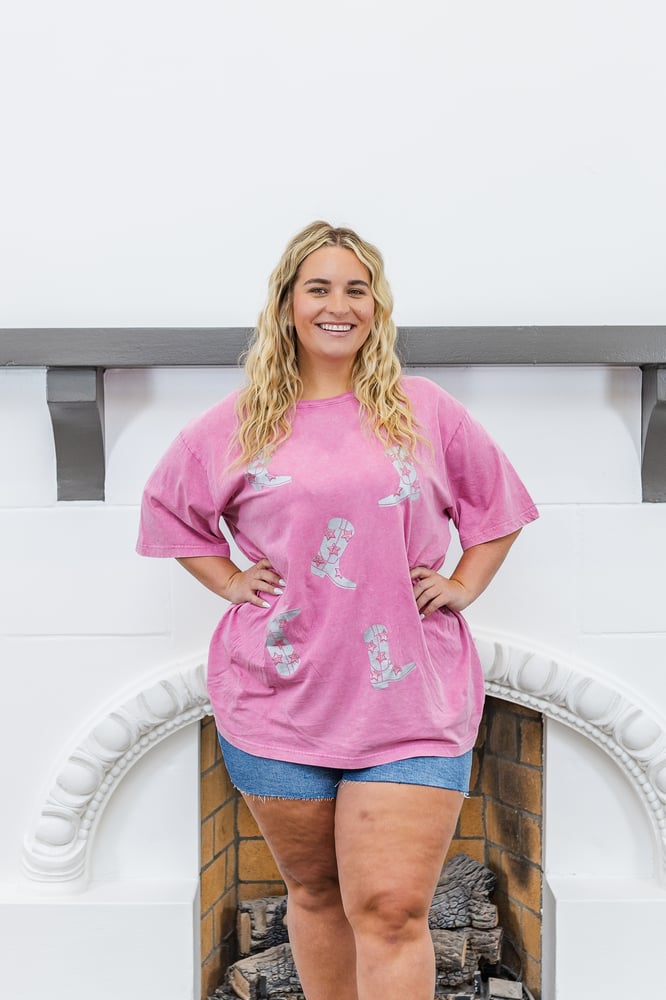 Sydney Silver Boots Graphic Tee in Pink